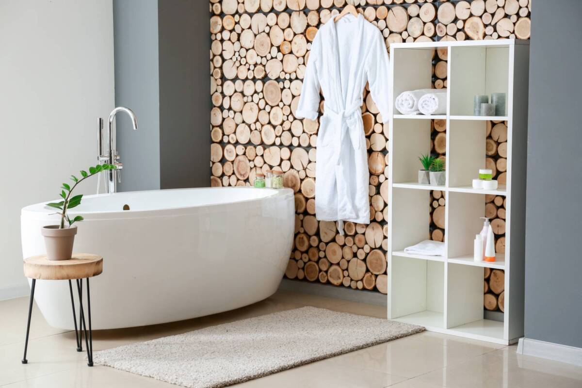 Comment intégrer une baignoire îlot dans une salle de bain contemporaine ? Cernay