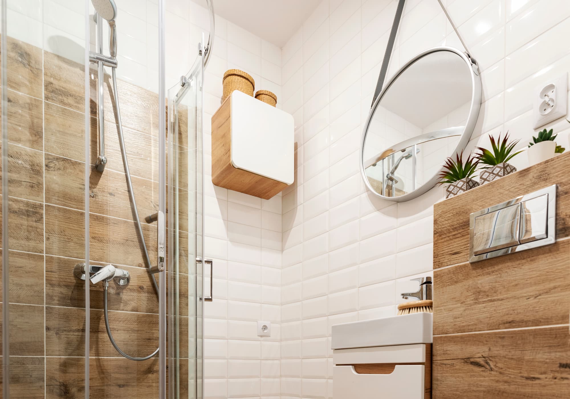 Comment utiliser la verticalit&eacute; pour optimiser le rangement dans une petite salle de bain ? Wittelsheim